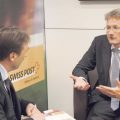 Dr. Frank Wermeyer, Director Market Development Deutschland (re.), im Gespräch mit TREND-REPORT-Redakteur Bernhard Haselbauer: „IncaMail 4.0 mit ihren neuen Funktionalitäten erleichtert noch stärker die Arbeit der Unternehmen, allen voran der Personalabteilungen.“