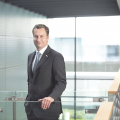 Elmar Pritsch, CIO Bosch, stattet weltweit 240 000 Arbeitsplätze mit modernsten Collaboration-Methoden und -Technologien aus.