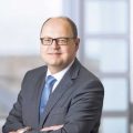 Gastautor Heiko Grade­handt sieht die Absicherung der Mitarbeiter als zentrales Instrument im „War for Talents“.