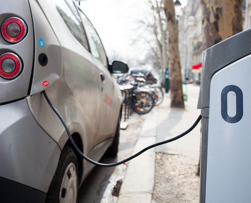 Håkan Dahlström Electric car charging station Håkan Dahlström Photography; flickr.com; https://flic.kr/p/eak2vu; Veröffentlicht unter: https://creativecommons.org/licenses/by/2.0/