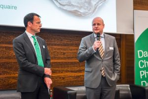 Die Infraserv-Geschäftsführer Jürgen Vormann (rechts) und Dr. Joachim Kreysing begrüßten die Teilnehmer der „perspectives“. © Infraserv Höchst