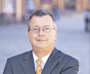 Die gesamte Kapitalmarktforschung hat ergeben, dass kein ak­tiver Manager den Markt schlagen kann, führt Martin Weber aus.