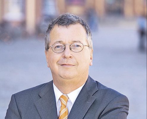 Die gesamte Kapitalmarktforschung hat ergeben, dass kein aktiver Manager den Markt schlagen kann, führt Martin Weber aus.