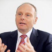 Im Hintergrundgespräch mit der TREND-REPORT-Redaktion erläutert Dirk Hahn, Vorstandsmitglied des Per­sonaldienst­leisters Hays, den Bedarf für eine agile Pro­jekt­orga­ni­sa­tion im Kontext von Fachkenntnissen und Social Skills der Mitarbeiter.