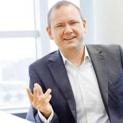 David Klemm berichtet über die Kreditkarten der nächsten Ge­neration und die Vorteile beim Bezahlen per Selfie.